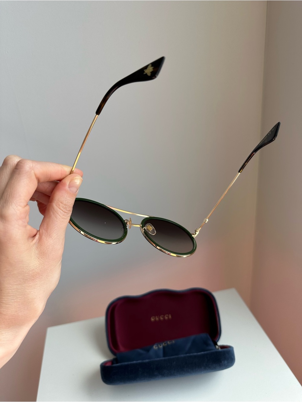 Gucci Round Metal Frame Sunglasses with Green and Red Trim - Picture 3 of 7